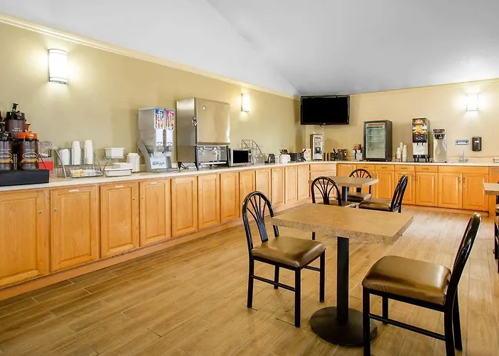 Super 8 By Wyndham Wy Hotel